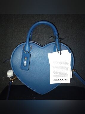 NWT Coach Heart Glove Tanned Leather Crossbody bag